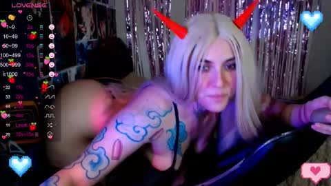 Snapshot of jinx_25 chatting on February 21, 6:40 am Jinx online show from February 21, 6:40 am