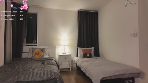 Snapshot of jiwon4u chatting on February 22, 3:47 pm Jiwon online show from February 22, 3:47 pm