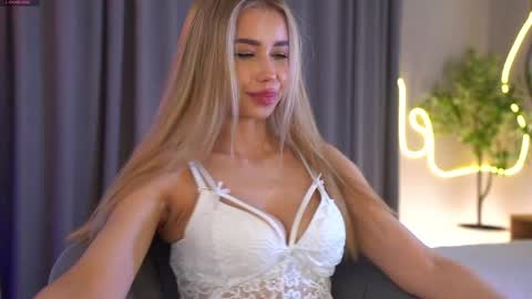 Jenny online show from April 30, 8:09 am