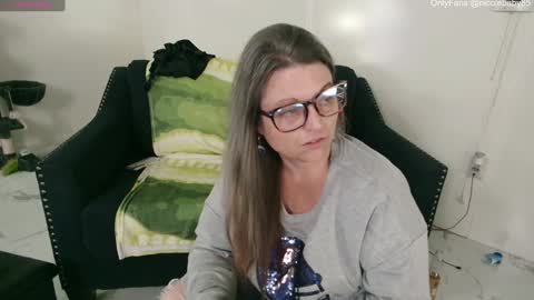 Snapshot of jjjust4fun1985 chatting on December 5, 1:36 am Nicole Allen online show from December 5, 1:36 am