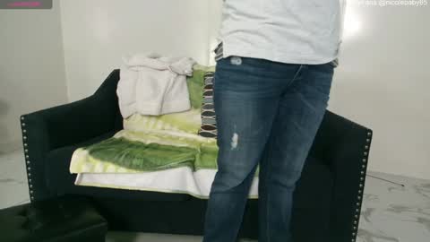 Snapshot of jjjust4fun1985 chatting on December 5, 11:51 pm Nicole Allen online show from December 5, 11:51 pm