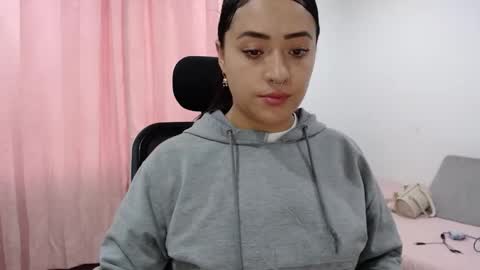 Snapshot of jjulietha95 chatting on February 16, 10:43 pm Julieta online show from February 16, 10:43 pm