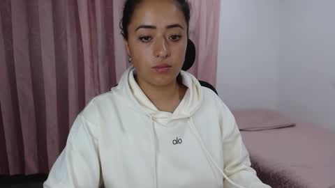 Snapshot of jjulietha95 chatting on February 20, 5:23 am Julieta online show from February 20, 5:23 am