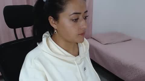 Snapshot of jjulietha95 chatting on February 20, 8:28 am Julieta online show from February 20, 8:28 am