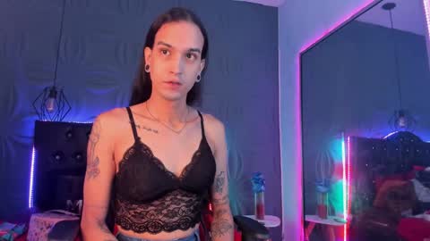 Joa Isaza     online show from December 26, 6:52 am