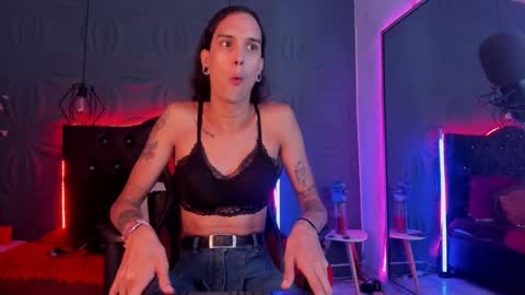 Joa Isaza     online show from January 19, 7:25 am