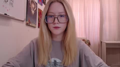joan_kiss online show from March 26, 2:00 pm