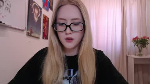 joan_kiss online show from April 17, 9:01 am