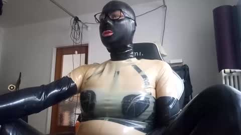 The sweetest toy online show from December 6, 1:00 pm