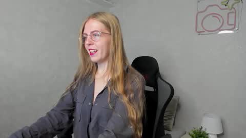 joann_shermann online show from September 18, 12:45 am