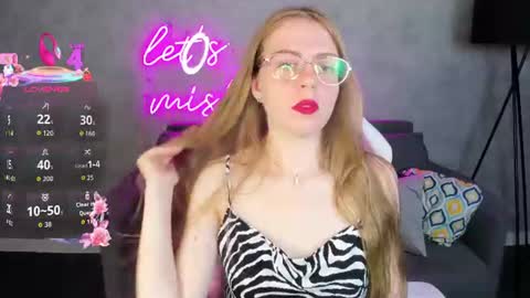 joann_shermann online show from June 19, 1:10 am