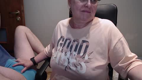 Joanna and Greg online show from January 9, 5:43 pm