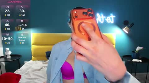 Joan online show from March 15, 1:33 am