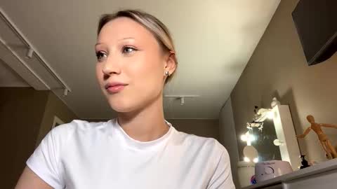 Annie online show from March 23, 7:18 pm