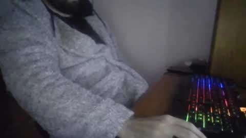 Snapshot of joaodias_18 chatting on December 16, 10:34 pm joaodias_18 online show from December 16, 10:34 pm