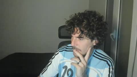 Snapshot of joaquin420_hot chatting on March 6, 4:53 am joaquin420_hot online show from March 6, 4:53 am