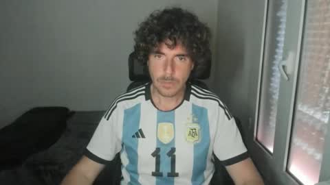 Snapshot of joaquin420_hot chatting on April 4, 6:44 am joaquin420_hot online show from April 4, 6:44 am