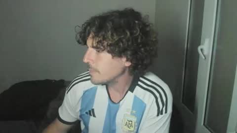 Snapshot of joaquin420_hot chatting on April 4, 6:49 pm joaquin420_hot online show from April 4, 6:49 pm