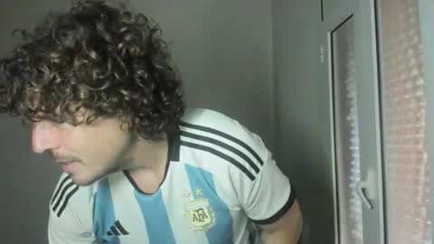 Snapshot of joaquin420_hot chatting on April 5, 6:54 am joaquin420_hot online show from April 5, 6:54 am