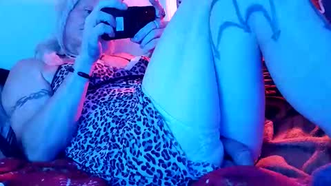 Snapshot of jocelynnuttz chatting on October 27, 5:55 am jocelynnuttz online show from October 27, 5:55 am