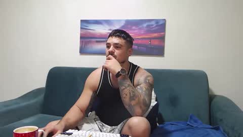 Snapshot of jodogs chatting on December 1, 4:06 am Tiberius online show from December 1, 4:06 am