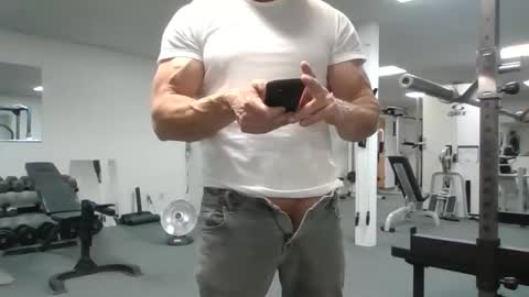 Snapshot of joe_smith5679 chatting on April 20, 8:10 pm joe_smith5679 online show from April 20, 8:10 pm