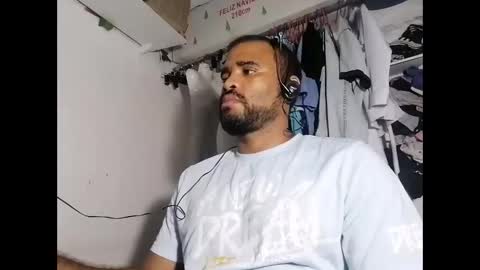 Snapshot of johan2222222222 chatting on February 20, 5:33 am johan2222222222 online show from February 20, 5:33 am