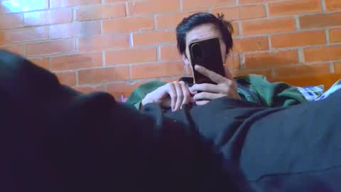 Snapshot of johan70nsexy chatting on June 10, 9:25 pm johan70nsexy online show from June 10, 9:25 pm