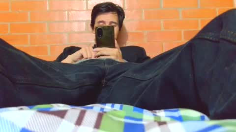 Snapshot of johan70nsexy chatting on June 16, 11:51 pm johan70nsexy online show from June 16, 11:51 pm