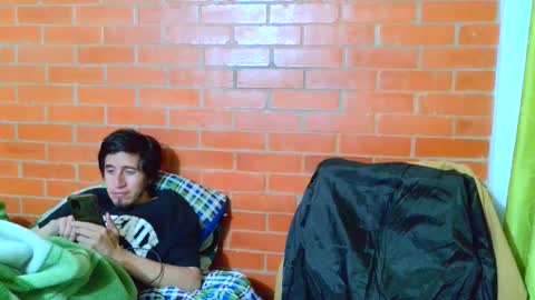 Snapshot of johan70nsexy chatting on July 11, 10:22 pm johan70nsexy online show from July 11, 10:22 pm