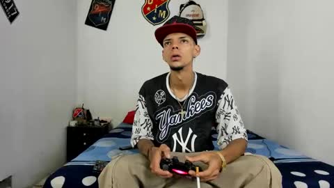 Snapshot of johan_and_antonella chatting on January 21, 2:00 am johan_and_antonella online show from January 21, 2:00 am