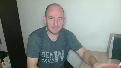 Snapshot of johanbarker chatting on December 21, 11:39 am Johan online show from December 21, 11:39 am