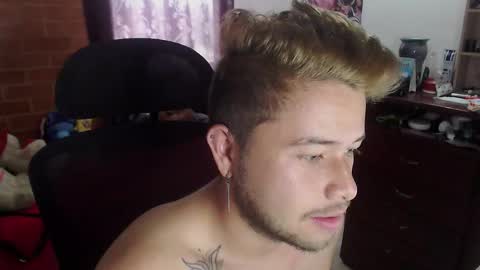 Snapshot of johanleonsweetboy chatting on October 29, 2:30 pm JOHAN independient model online show from October 29, 2:30 pm