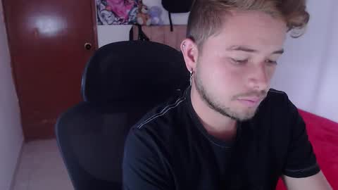 Snapshot of johanleonsweetboy chatting on October 30, 4:41 pm JOHAN independient model online show from October 30, 4:41 pm