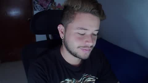 Snapshot of johanleonsweetboy chatting on November 14, 1:10 pm JOHAN independient model online show from November 14, 1:10 pm