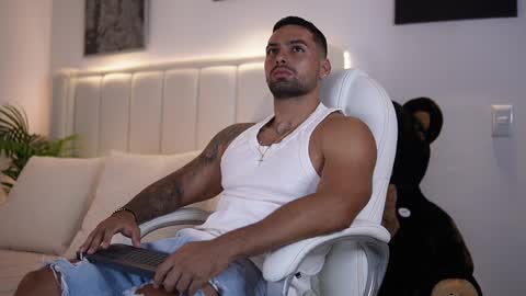 Snapshot of john_king29 chatting on December 12, 11:03 pm john online show from December 12, 11:03 pm