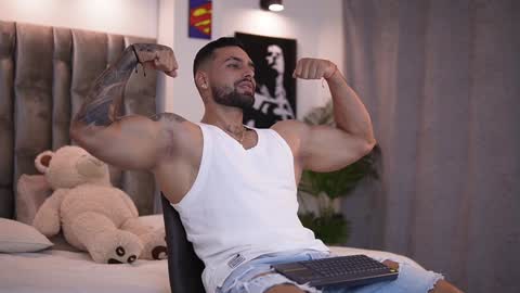 Snapshot of john_king29 chatting on January 18, 1:19 am john online show from January 18, 1:19 am