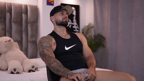 Snapshot of john_king29 chatting on January 29, 1:37 am john online show from January 29, 1:37 am