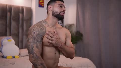 Snapshot of john_king29 chatting on February 19, 1:29 am john online show from February 19, 1:29 am