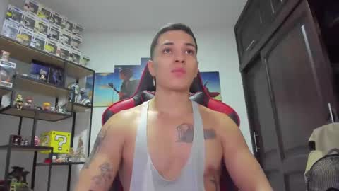 Snapshot of john_s117 chatting on December 4, 11:35 pm JOHN online show from December 4, 11:35 pm