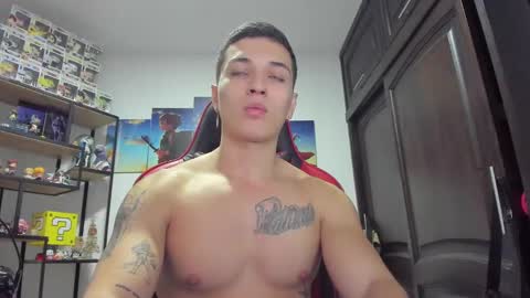 Snapshot of john_s117 chatting on December 28, 1:29 am JOHN online show from December 28, 1:29 am