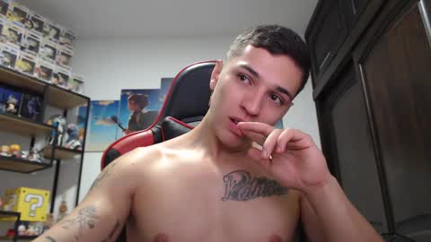 Snapshot of john_s117 chatting on January 10, 2:14 am JOHN online show from January 10, 2:14 am