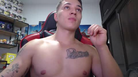 Snapshot of john_s117 chatting on January 20, 12:15 am JOHN online show from January 20, 12:15 am