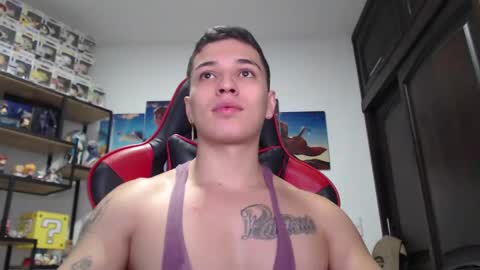 Snapshot of john_s117 chatting on January 23, 2:44 am JOHN online show from January 23, 2:44 am