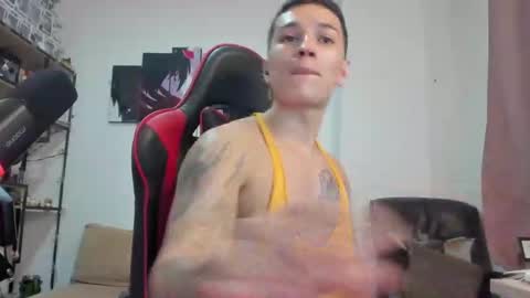 Snapshot of john_s117 chatting on November 11, 1:27 am JOHN online show from November 11, 1:27 am