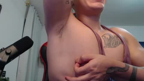 Snapshot of john_s117 chatting on August 4, 9:28 pm JOHN online show from August 4, 9:28 pm