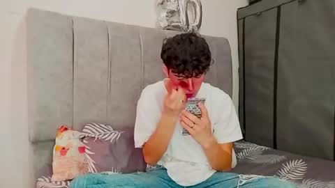 Snapshot of john_vichenso chatting on December 5, 2:44 pm John Vichenso online show from December 5, 2:44 pm