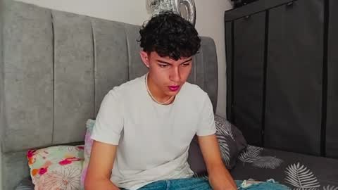 Snapshot of john_vichenso chatting on December 15, 9:53 pm John Vichenso online show from December 15, 9:53 pm