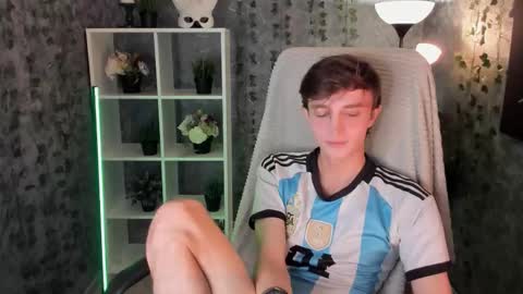 Snapshot of john_weasley chatting on November 7, 1:22 pm John online show from November 7, 1:22 pm