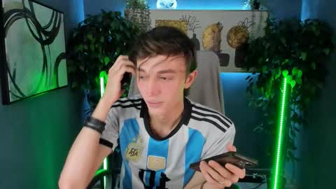 Snapshot of john_weasley chatting on November 12, 11:54 am John online show from November 12, 11:54 am